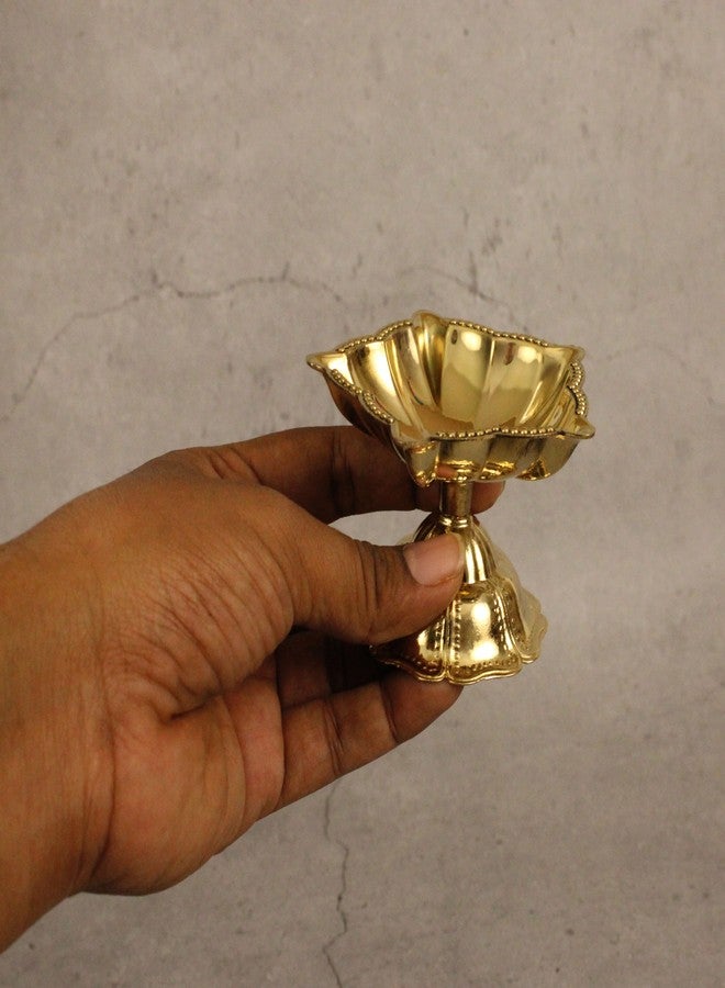 Spillbox مصباح نحاسي صغير (ديا) للعبادة | قداس بوجا | مصباح زيتي (ديبام) للمنزل والمعبد | هدايا وديكورات | ديوالي والعبادة اليومية | للاستخدام في المعبد - مصباح نجمة (صغير) - Image 2